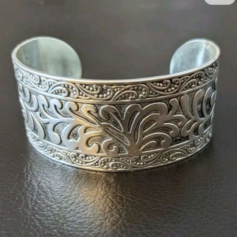 Premier Designs Monte Carlo Silverplated Cuff Bracelet Floral